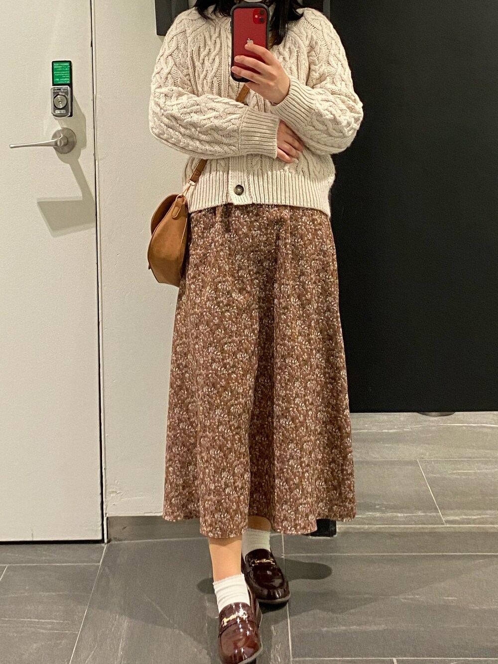 「FREE'S MARTのアイテム（ワンピース、ブラウン系）」を使った、mikyさん（レディース・154cm）の冬コーディネートの1枚目の写真