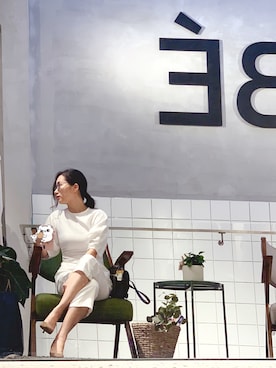 「Kenneth Cole（ケネスコール）のアイテム」を使った、Le Thu Trangさん（レディース・165cm）の春コーディネート
