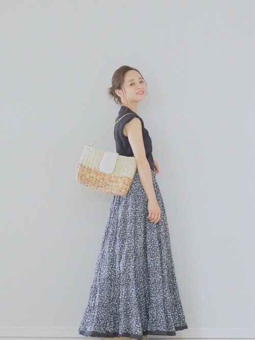 田中亜希子使用「Demi-Luxe BEAMS（MARIHA / 草原の虹 ミニフラワースカート）」的時尚穿搭
