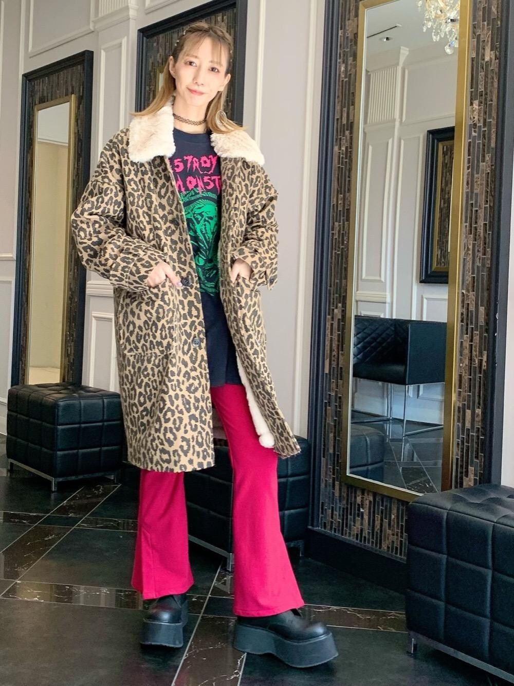 「ヒステリックグラマー、HYSTERICS、hysteric glamour」｜「HYSTERIC GLAMOURのCHERRY イージーフレアパンツ（その他パンツ、レッド系）」を使った、Nuttyさん（レディース・157cm）の秋コーディネートの1枚目の写真