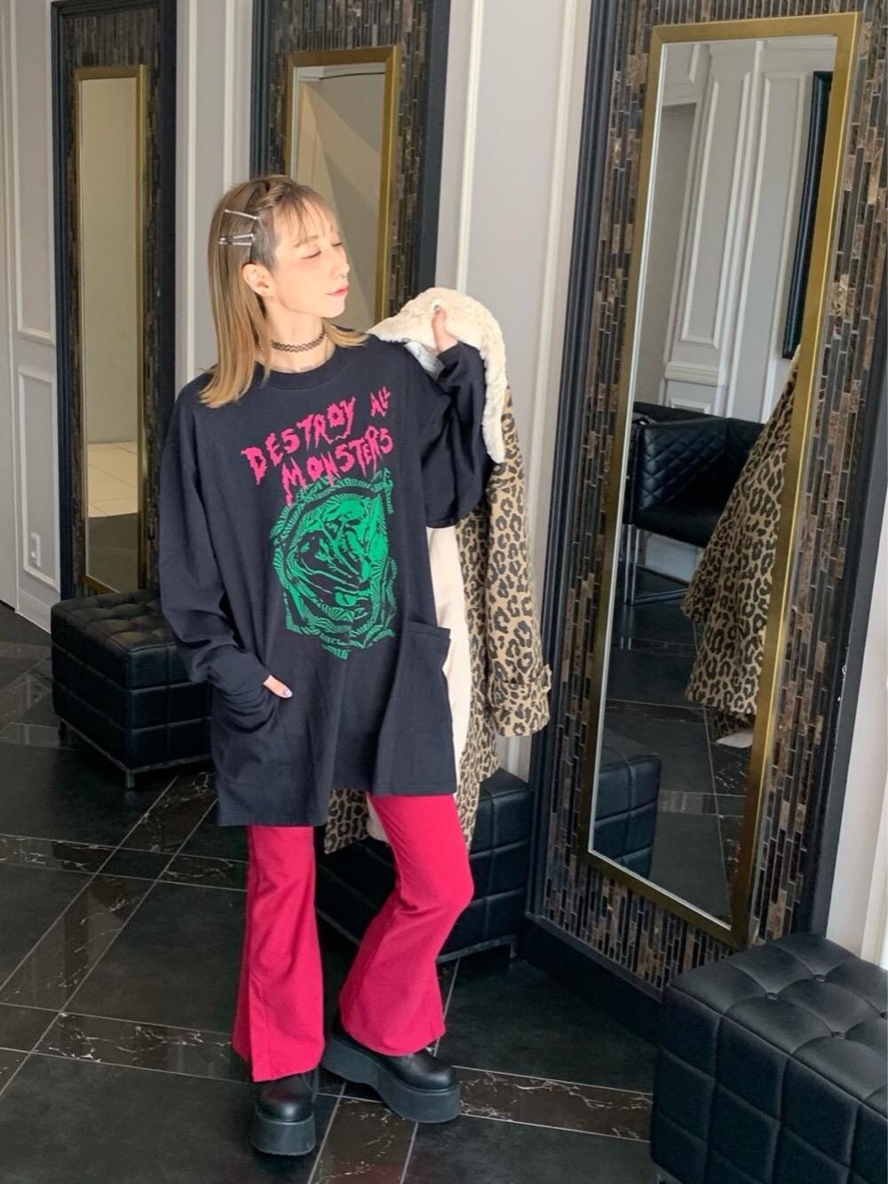 「ヒステリックグラマー、HYSTERICS、hysteric glamour」｜「HYSTERIC GLAMOURのCHERRY イージーフレアパンツ（その他パンツ、レッド系）」を使った、Nuttyさん（レディース・157cm）の秋コーディネートの1枚目の写真