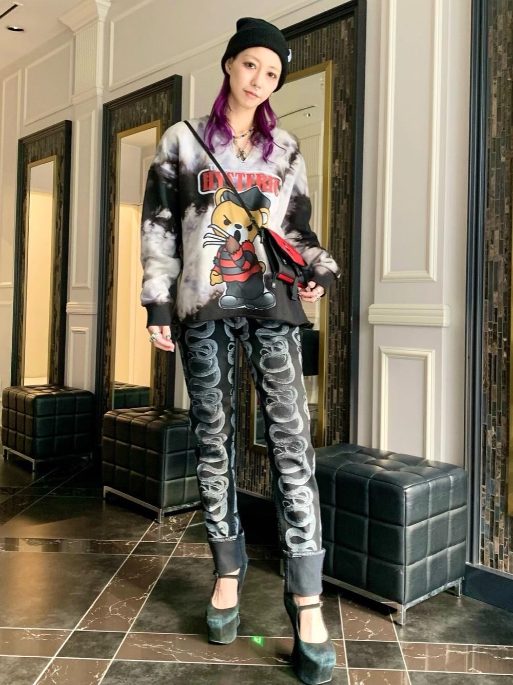 「ヒステリックグラマー、hysteric glamour」｜「HYSTERIC GLAMOURのAkashic Tree/BEAR ビーズマルチストラップ（その他雑貨、その他）」を使った、Nuttyさん（レディース・157cm）の冬コーディネートの1枚目の写真