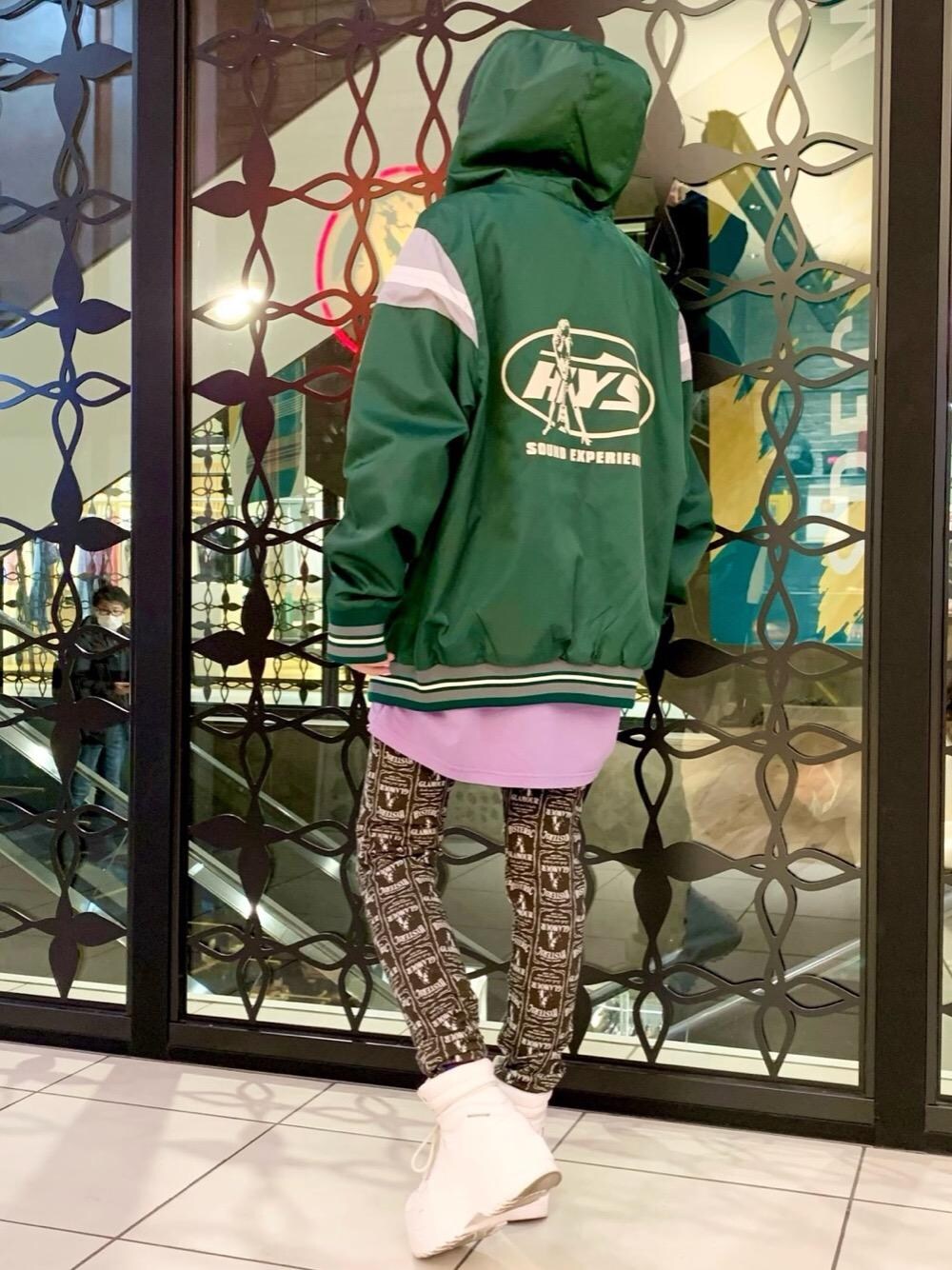 「ヒステリックグラマー、hysteric glamour」｜「HYSTERIC GLAMOURのWHISKY柄 リバーシブルスウェットパンツ（その他パンツ、その他）」を使った、Nuttyさん（レディース・157cm）の冬コーディネートの1枚目の写真
