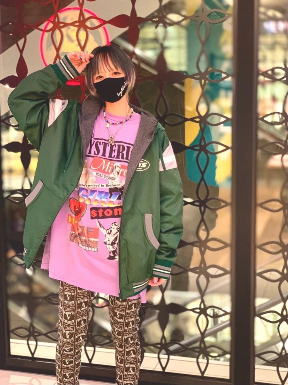 「ヒステリックグラマー、hysteric glamour」｜「HYSTERIC GLAMOURのWHISKY柄 リバーシブルスウェットパンツ（その他パンツ、その他）」を使った、Nuttyさん（レディース・157cm）の冬コーディネートの1枚目の写真