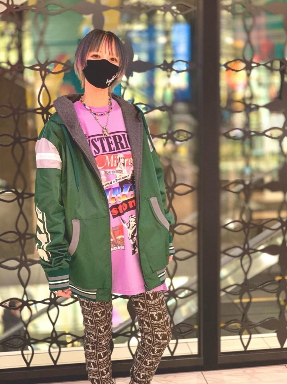 「シンプルコーデ、ヒステリックグラマー、hysteric glamour」｜「HYSTERIC GLAMOURのWHISKY柄 リバーシブルスウェットパンツ（その他パンツ、その他）」を使った、Nuttyさん（レディース・157cm）の冬コーディネートの1枚目の写真
