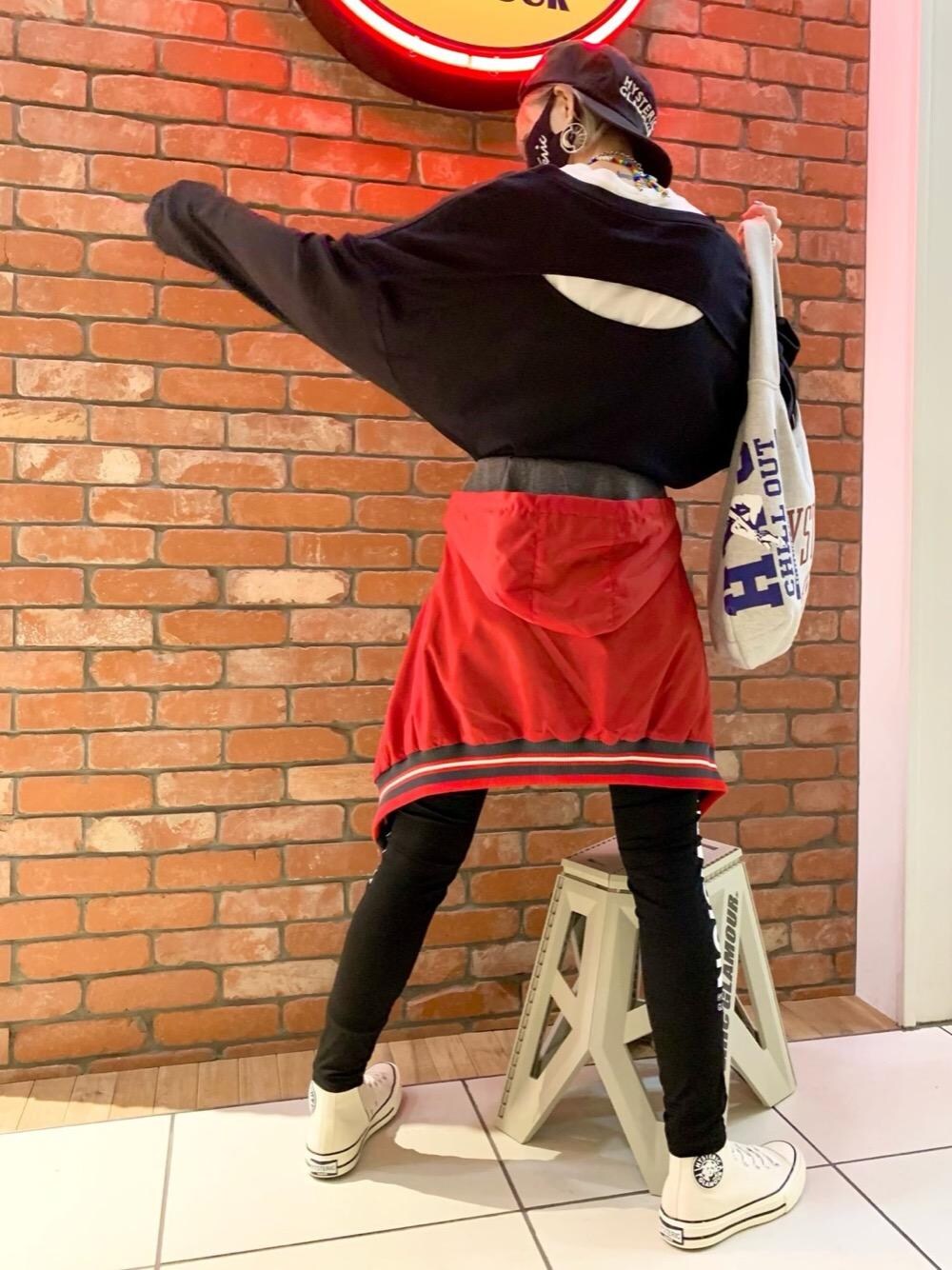 「ヒステリックグラマー、hysteric glamour」｜「HYSTERIC GLAMOURのHYS SYMBOL LOGO 刺繍キャップ（キャップ、ブラック系）」を使った、Nuttyさん（レディース・157cm）の冬コーディネートの1枚目の写真