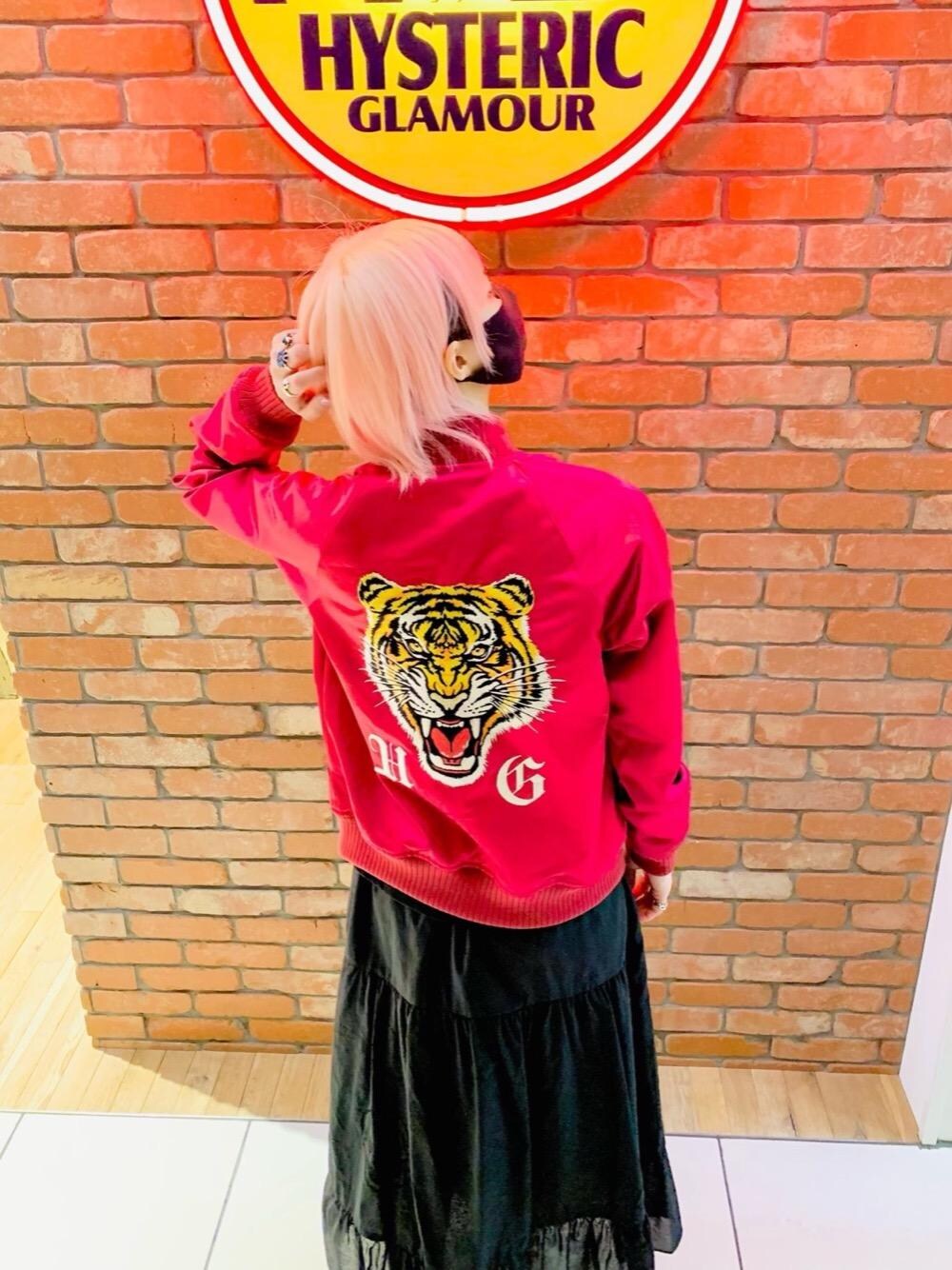 「ヒステリックグラマー、hysteric glamour」｜「HYSTERIC GLAMOURのHG TIGER刺繍 スカジャン（スカジャン、レッド系）」を使った、Nuttyさん（レディース・157cm）の春コーディネートの1枚目の写真