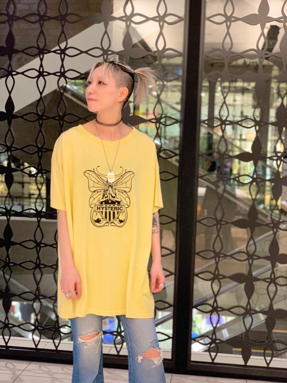 ヒステリックグラマー　BUTTERFLY オーバーサイズTシャツ HYSTERIC GLAMOUR（ヒステリックグラマー）の「BUTTERFLY オーバー