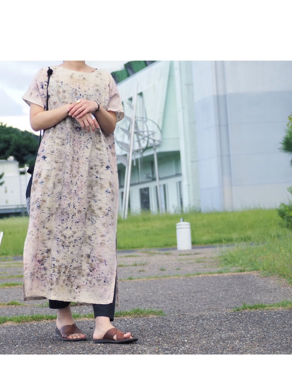 「ラブアンドピース2020、botanical」｜「BRADORのアイテム（サンダル、ブラウン系）」を使った、はなさん（レディース・160cm）の秋コーディネートの1枚目の写真