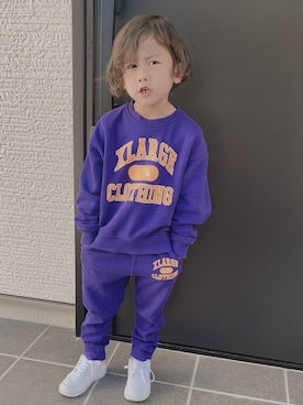 「XLARGE KIDS（エクストララージキッズ）の裏毛 カレッジロゴプリントトレーナー（スウェット、パープル系）」を使った、kantokiさん（キッズ）の春コーディネート