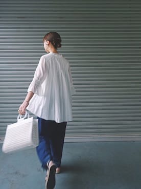 「BED&BREAKFAST（ベットアンドブレックファスト）のアイテム」を使った、三橋栄香さん（レディース・155cm）の春コーディネート