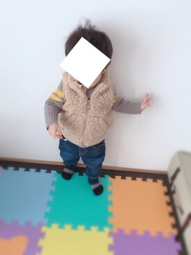 「babygap」｜「アイテム（ダウンベスト）」を使った、こしかわ なつみさん（キッズ・80cm）の春コーディネート