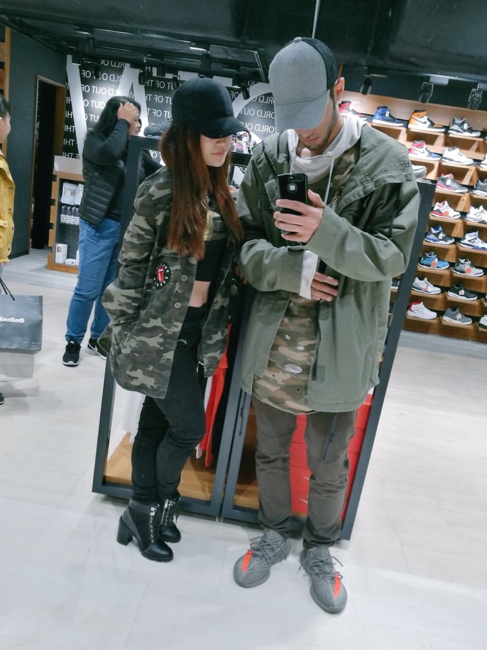 「ootd、outfit、casual、streetstyle、dope」｜「H&Mのアイテム（ジャケット/アウター、その他）」を使った、Gustavo Avilaさん（メンズ・180cm）の春コーディネートの1枚目の写真