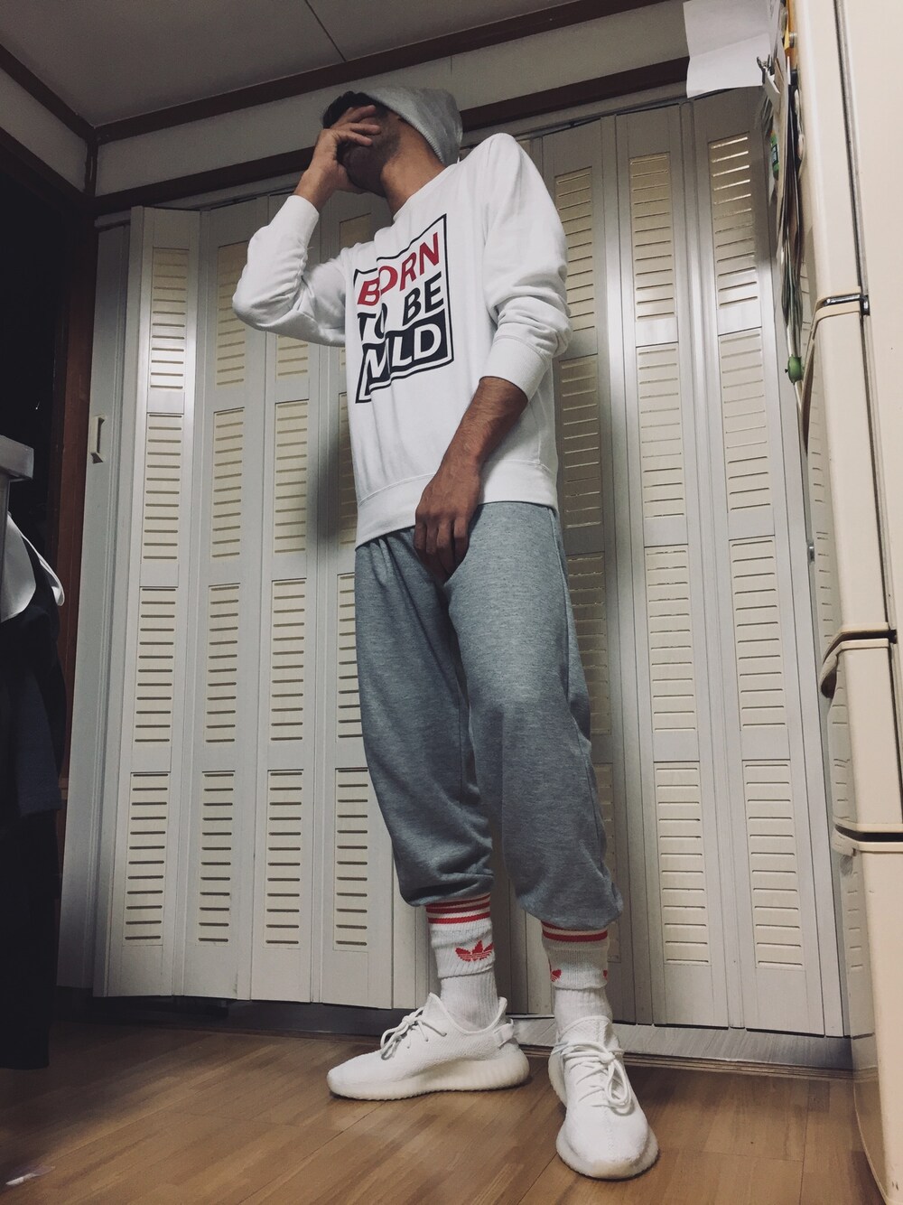 「ootd、outfit、casual、sneakers、streetstyle」｜「adidasのアイテム（スニーカー、ホワイト系）」を使った、Gustavo Avilaさん（メンズ・180cm）の夏コーディネートの1枚目の写真