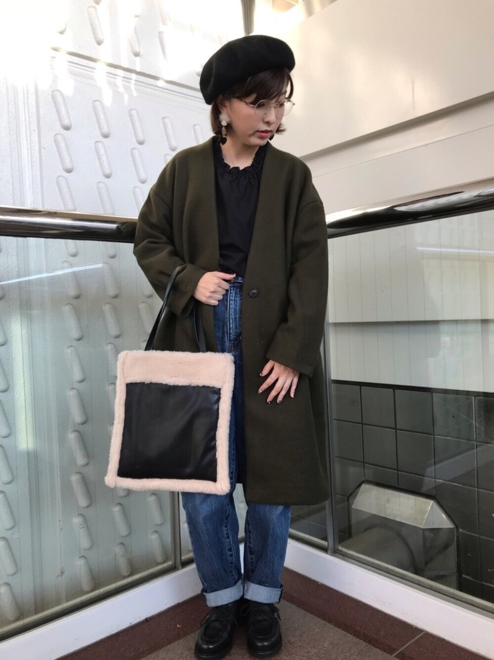 「洗えるコート、グリーンパークス、Green Parks、ママコーデ、低身長、低身長コーデ、メガネ女子、めがね、カーキアウター、カーキコート」｜「Green　Parksの洗えるコート（ダウンジャケット/コート、グリーン系）」を使った、ひなママさん（レディース・152cm）の秋コーディネートの1枚目の写真