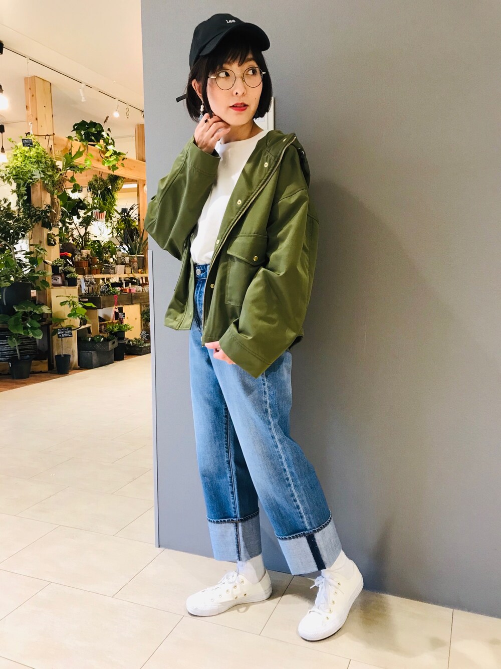 「マウンテンパーカー、カーキ、カジュアルコーデ、カーキアウター、デニム、ワッフルクルーネックＴ、ママコーデ、メガネ女子、低身長、男の子ママ」｜「Green　Parksの・RAYCASSINビッグマウンテンパーカー（マウンテンパーカー、グリーン系）」を使った、ひなママさん（レディース・152cm）の冬コーディネートの1枚目の写真
