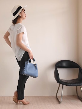 「アイテム（チノパンツ、グレー系）」を使った、sawa alamodeさん（レディース・165cm）の春コーディネート