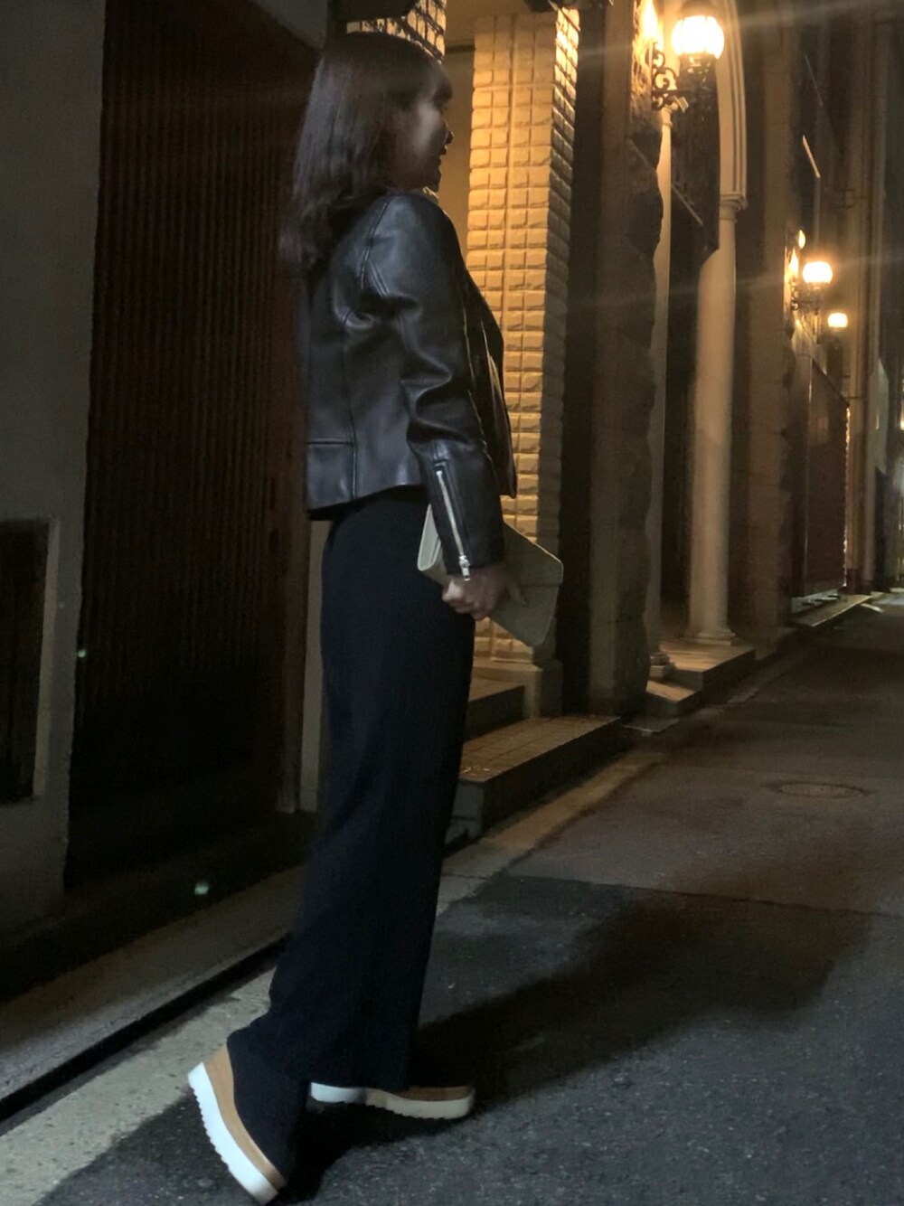 「大人カジュアル、カジュアルコーデ、春コーデ、キレイめ、シンプル、低身長、いいね、save、フォローお願いします🤑、クラッチバッグ、ワントーンコーデ、梅田」｜「searoomlynのアイテム（ワンピース、ブラック系）」を使った、𝙮𝙪𝙠𝙖 さん（レディース・150cm）の春コーディネートの1枚目の写真