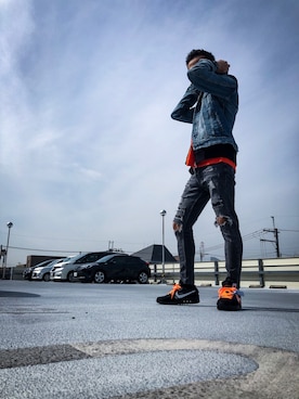 「off white」｜「アイテム（デニムジャケット）」を使った、シエルさん（メンズ・173cm）の春コーディネート