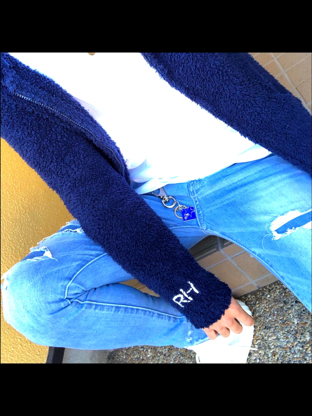「ロンハーマン、ベアフットドリームス、Ron Herman、RHC、イージーブースト350V2、YeezyBoost350、FCRB、ブリストル、ラコステ、LACOSTE」｜「Ron Hermanのアイテム（パーカー、ブルー系）」を使った、KKさん（メンズ・174cm）の秋コーディネートの1枚目の写真