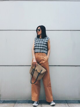 「アイテム（チノパンツ、オレンジ系）」を使った、丝摩木易さん（レディース・157cm）の夏コーディネート