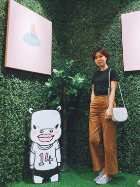 「アイテム（チノパンツ、オレンジ系）」を使った、丝摩木易さん（レディース・157cm）の秋コーディネート