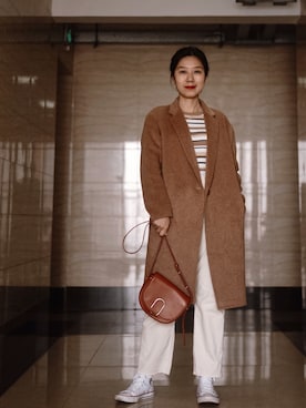 「H&M（エイチ・アンド・エム）のアイテム（パンツ、ホワイト系）」を使った、丝摩木易さん（レディース・157cm）の冬コーディネート