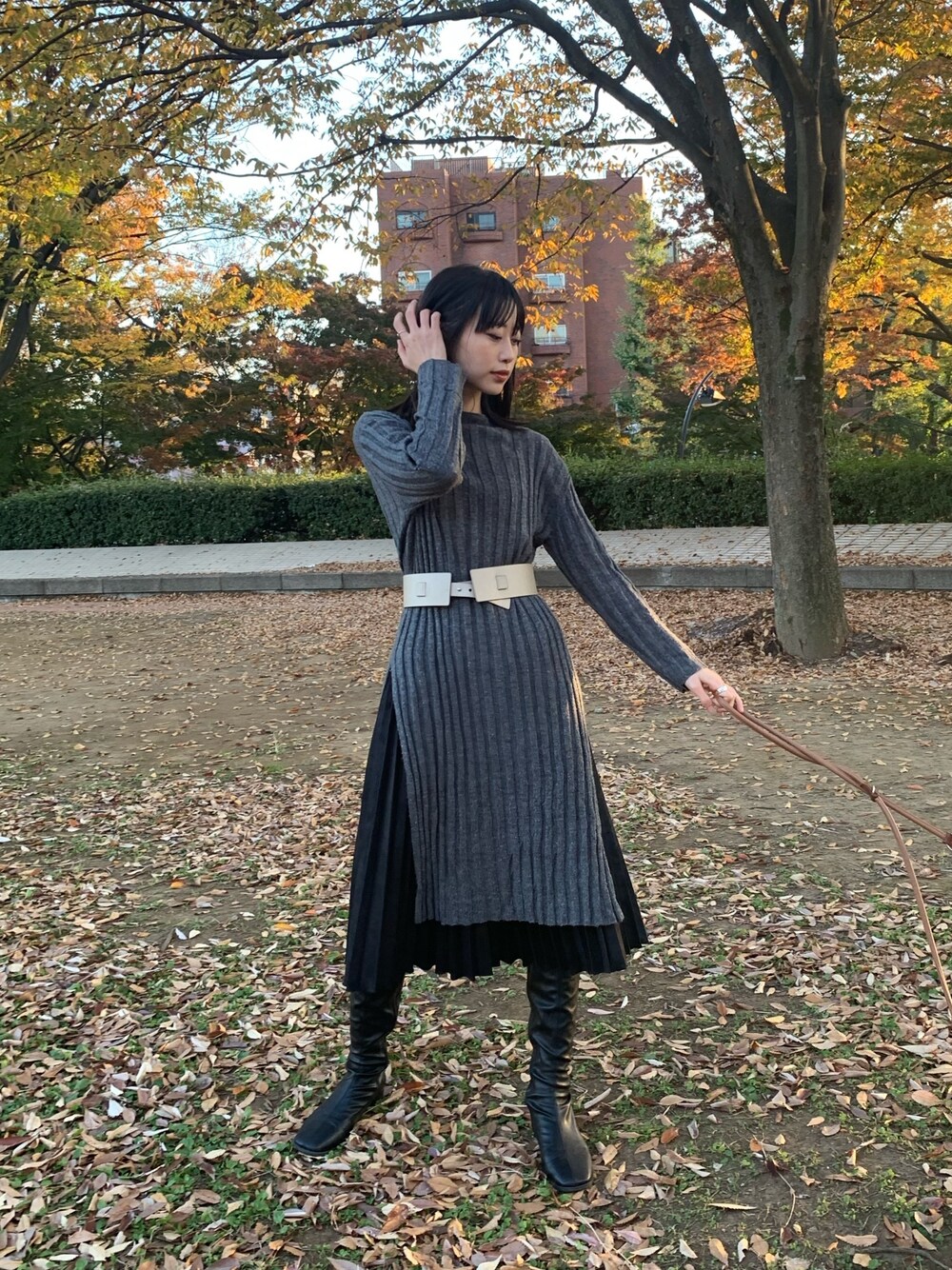 「大人カジュアル、秋コーデ、シンプルコーデ、おしゃれさんと繋がりたい、きれいめカジュアル、キレイめ、大人ガーリー、大人女子、今日のコーデ、秋冬コーデ」｜「figのアイテム（ワンピース/ドレス、グレー系）」を使った、sedoxmayaさん（レディース・162cm）の秋コーディネートの1枚目の写真