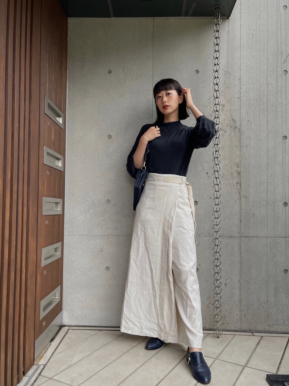 「大人カジュアル、ゆるコーデ、シンプル、おしゃれさんと繋がりたい、大人女子、きれいめカジュアル、大人ガーリー、シンプルコーデ、今日のコーデ、これが私をアゲる服」｜「Lavish Gateのアイテム（パンツ、ホワイト系）」を使った、sedoxmayaさん（レディース・162cm）の春コーディネートの1枚目の写真