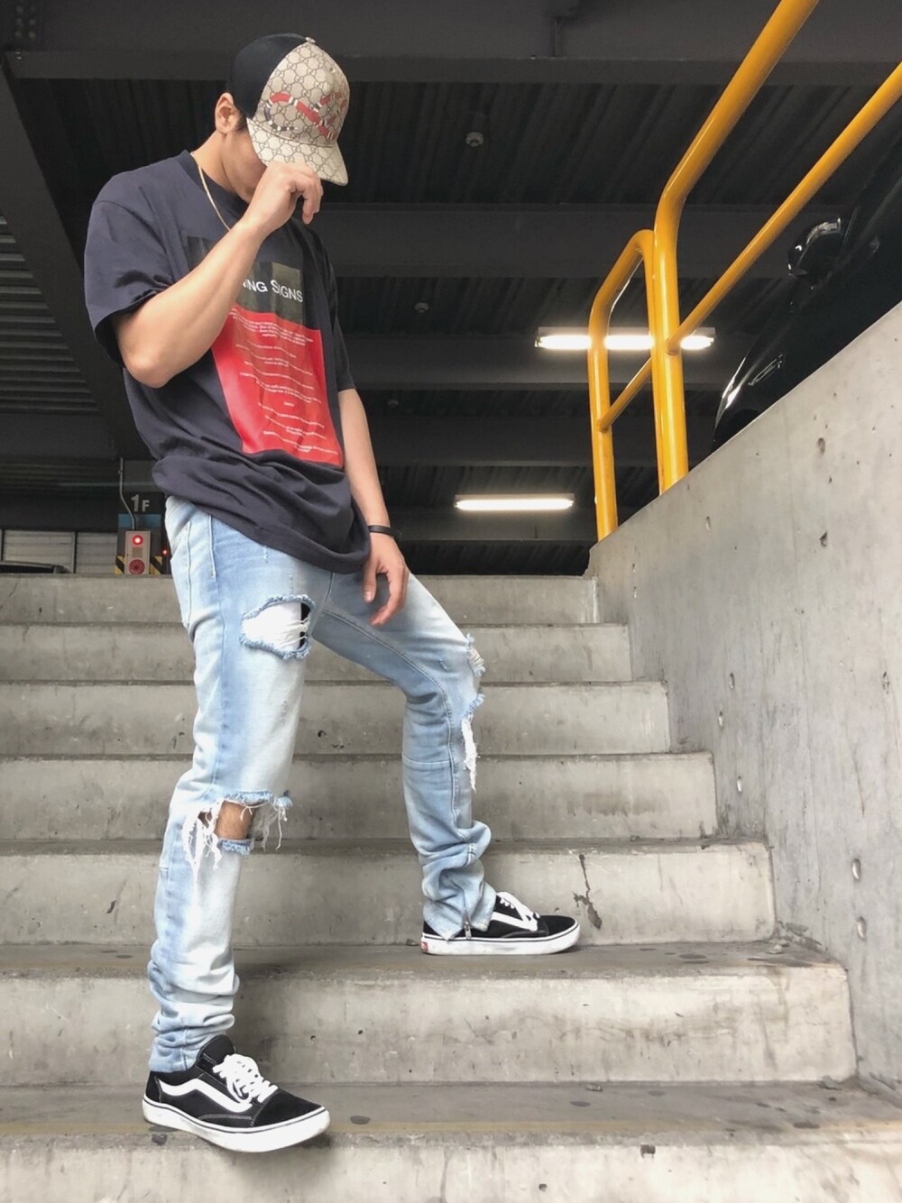 「GUCCI、デニム、バンズ、ダメージデニムパンツ、スニーカー、ZARA、GU、ストリート、Tシャツ」｜「GUCCIのアイテム（キャップ、その他）」を使った、ケンケンさん（メンズ・173cm）の春コーディネートの1枚目の写真
