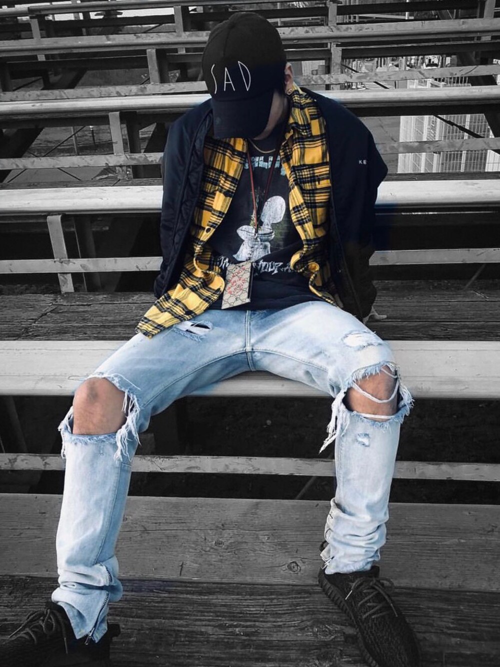 「スニーカーコーデ、ゆるコーデ、GUCCI、BALENCIAGA、デニム、ZARA、キャップ、ストリート、adidas、いいね、save、フォローお願いします🤑」｜「AZSのAZS Tokyo/アザストーキョー/SAD CAP（キャップ、ブラック系）」を使った、ケンケンさん（メンズ・173cm）の冬コーディネートの1枚目の写真