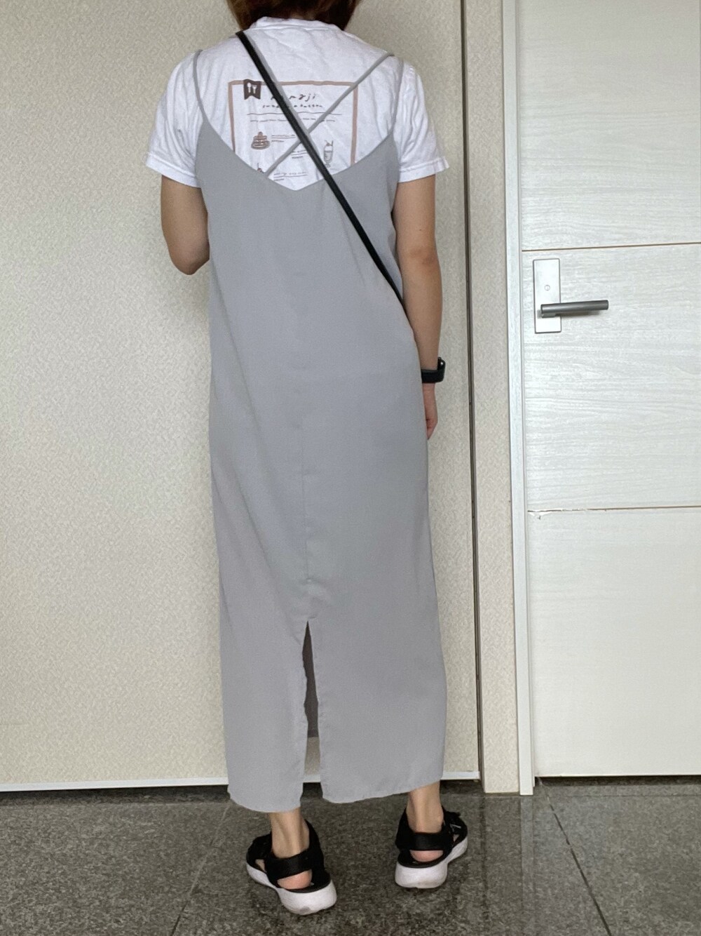 「カジュアルコーデ、オトナカジュアル、大人コーデ、ロゴT、着回しコーデ、低身長、シンプルコーデ、ootd、淡色コーデ、淡色女子」｜「kanajiのアイテム（ワンピース/ドレス、シルバー系）」を使った、ゆきちさん（レディース・149cm）の夏コーディネートの1枚目の写真