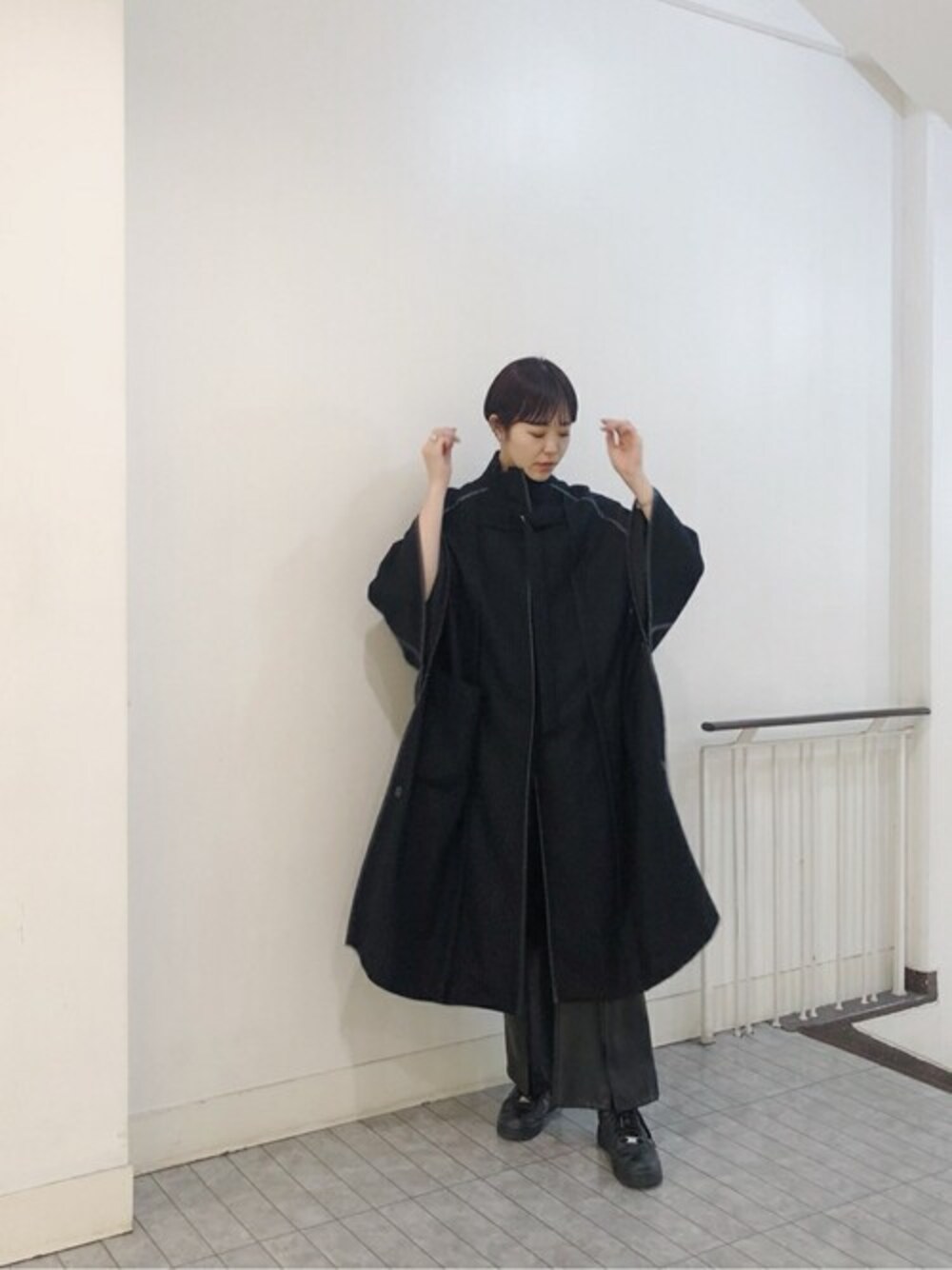 スコープレイヤードケープ パイピングコートを使った人気ファッション