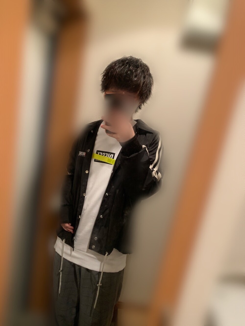 「Diesel、コーチジャケット、スウェット、モノマート(MONO-MART)、ワイドパンツ、お洒落さんとつながりたい、カジュアルコーデ、フォローミー」｜「DIESELのMEN'Sナイロンフーデッドジャケット（ナイロンジャケット、ブラック系）」を使った、takeshiさん（メンズ・172cm）の春コーディネートの1枚目の写真
