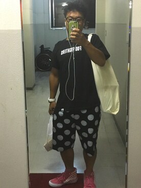 「foo fightersのアイテム（Tシャツ/カットソー、ブラック系）」を使った、untidytraxさん（メンズ・169cm）の夏コーディネート