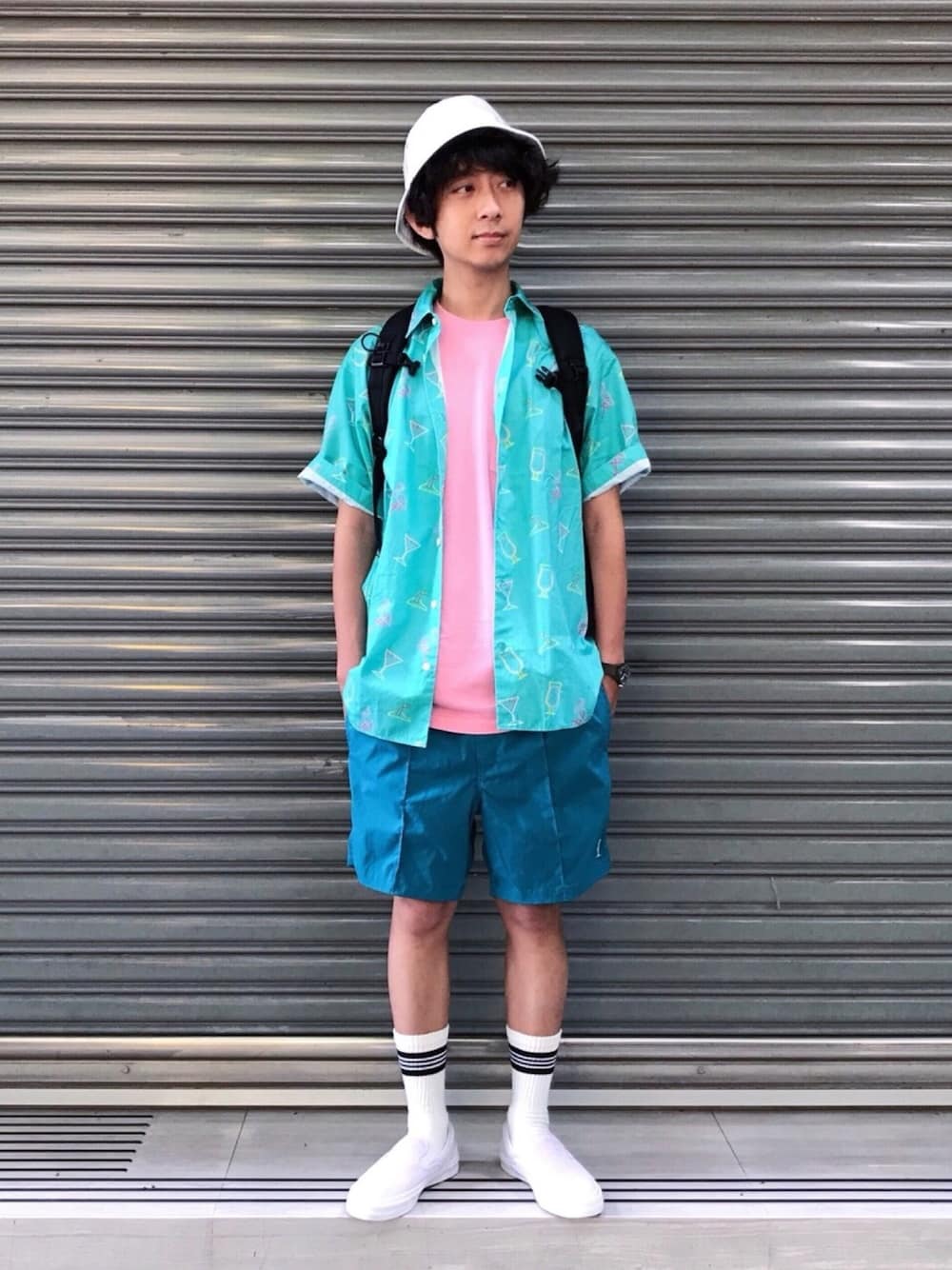 「BEAMS、outdoor」｜「BEAMS PLUSのアイテム（サンバイザー、ホワイト系）」を使った、HUNGさん（メンズ・170cm）の夏コーディネートの1枚目の写真