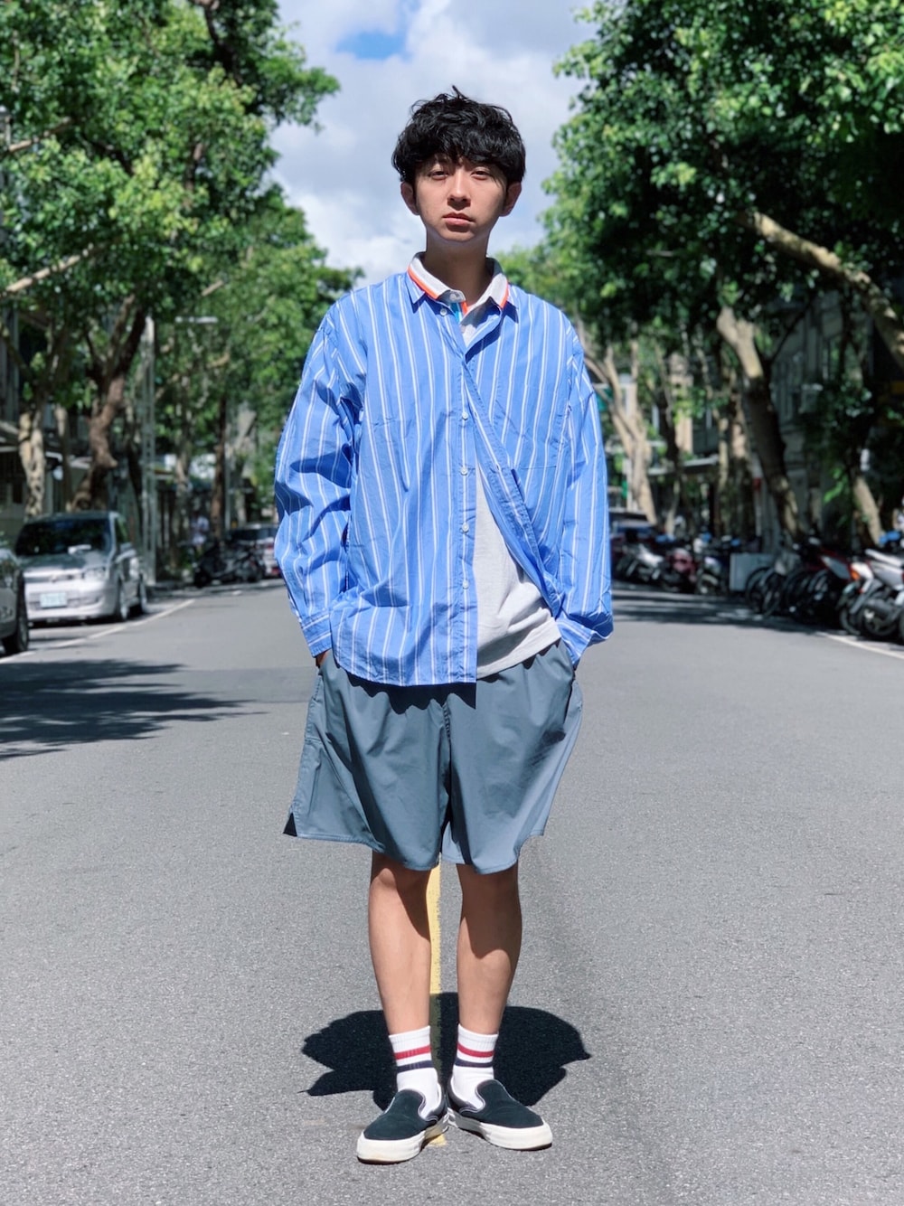 「FRED PERRYのアイテム（ポロシャツ、グレー系）」を使った、HUNGさん（メンズ・170cm）の夏コーディネートの1枚目の写真