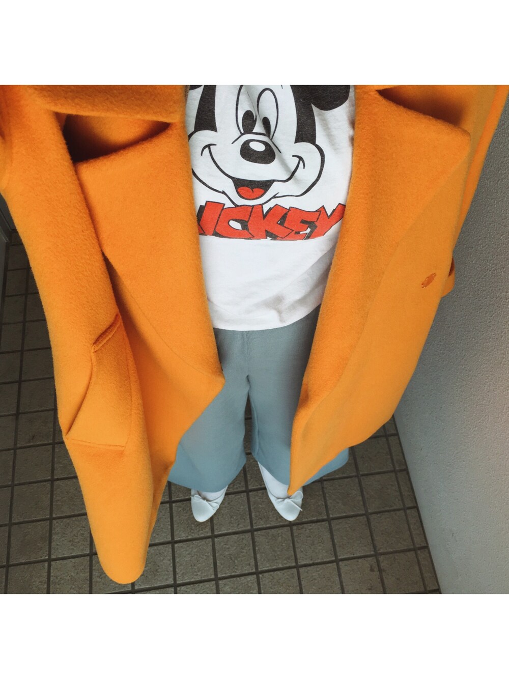 「大人カジュアル、ゆるコーデ、ミッキー、ミッキーT、リブパンツ、バレエシューズ、ROKU」｜「6のアイテム（Tシャツ/カットソー、ホワイト系）」を使った、oooyuoookaoooさん（レディース・158cm）の春コーディネートの1枚目の写真