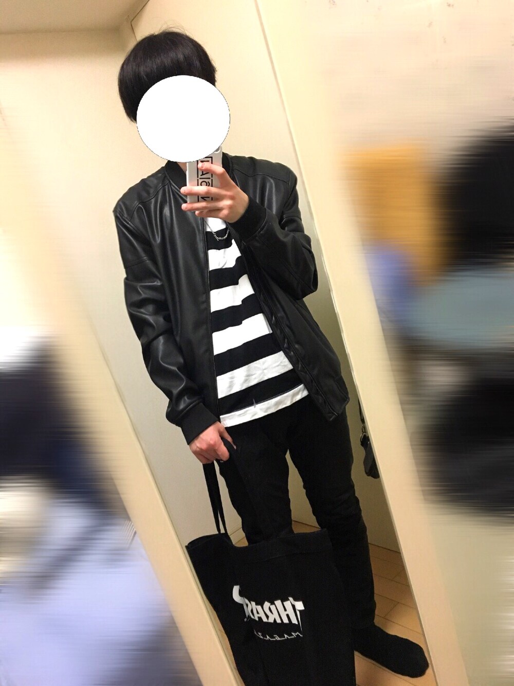 「シンプル、シンプルコーデ、モノトーン、モノトーンコーデ、UNIQLO、ユニクロ、Right-on、WEGO、GU、お洒落さんとつながりたい」｜「UNIQLOの50色ソックス（消臭機能付き）（ソックス/靴下、ブラック系）」を使った、ぽぴーさん（メンズ・165cm）の春コーディネートの1枚目の写真