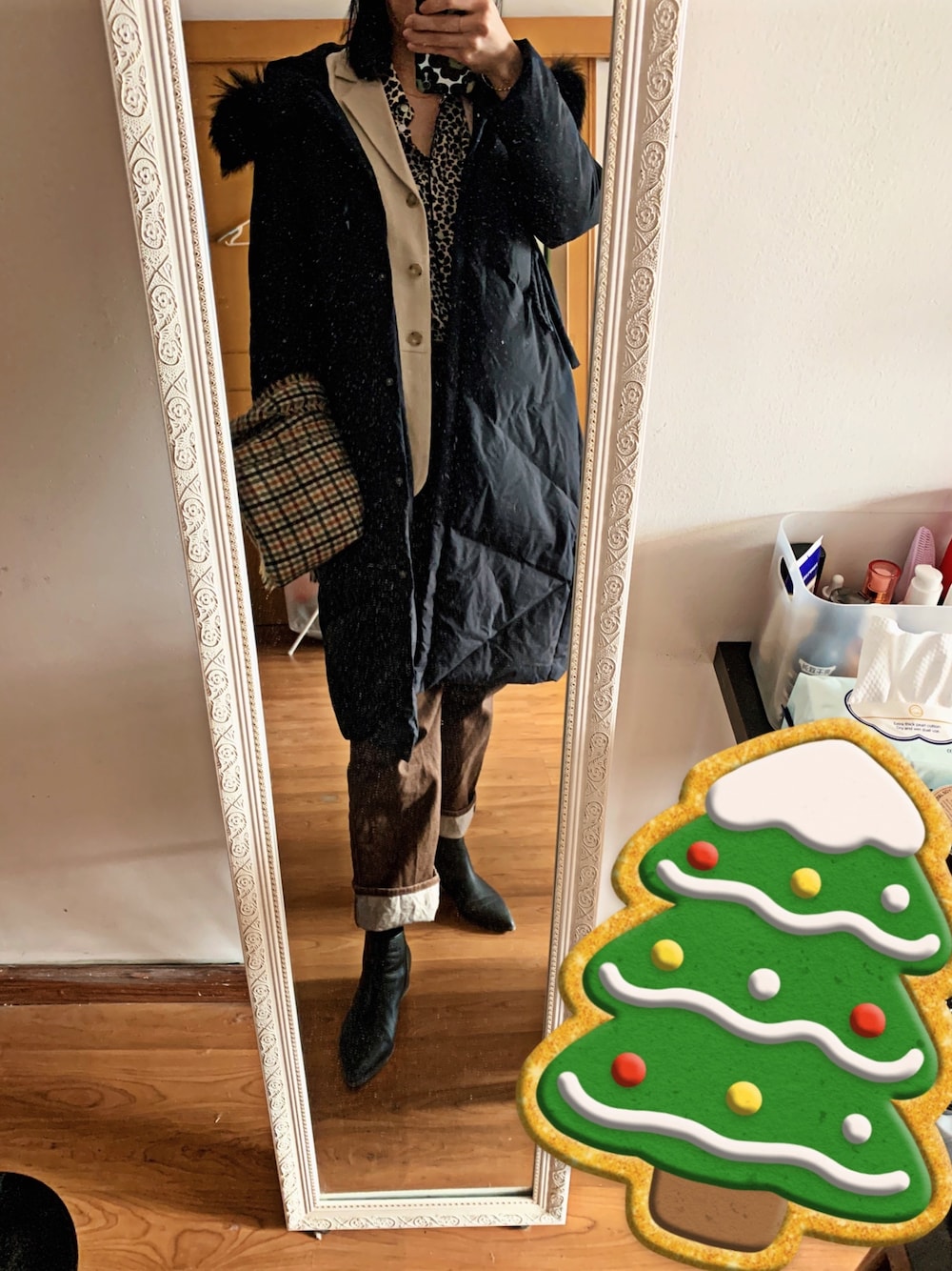 「ootd」｜「broadcastのアイテム（ダウンジャケット/コート、ブラック系）」を使った、木村拓哉穿衣服さん（レディース・180cm）の冬コーディネートの1枚目の写真
