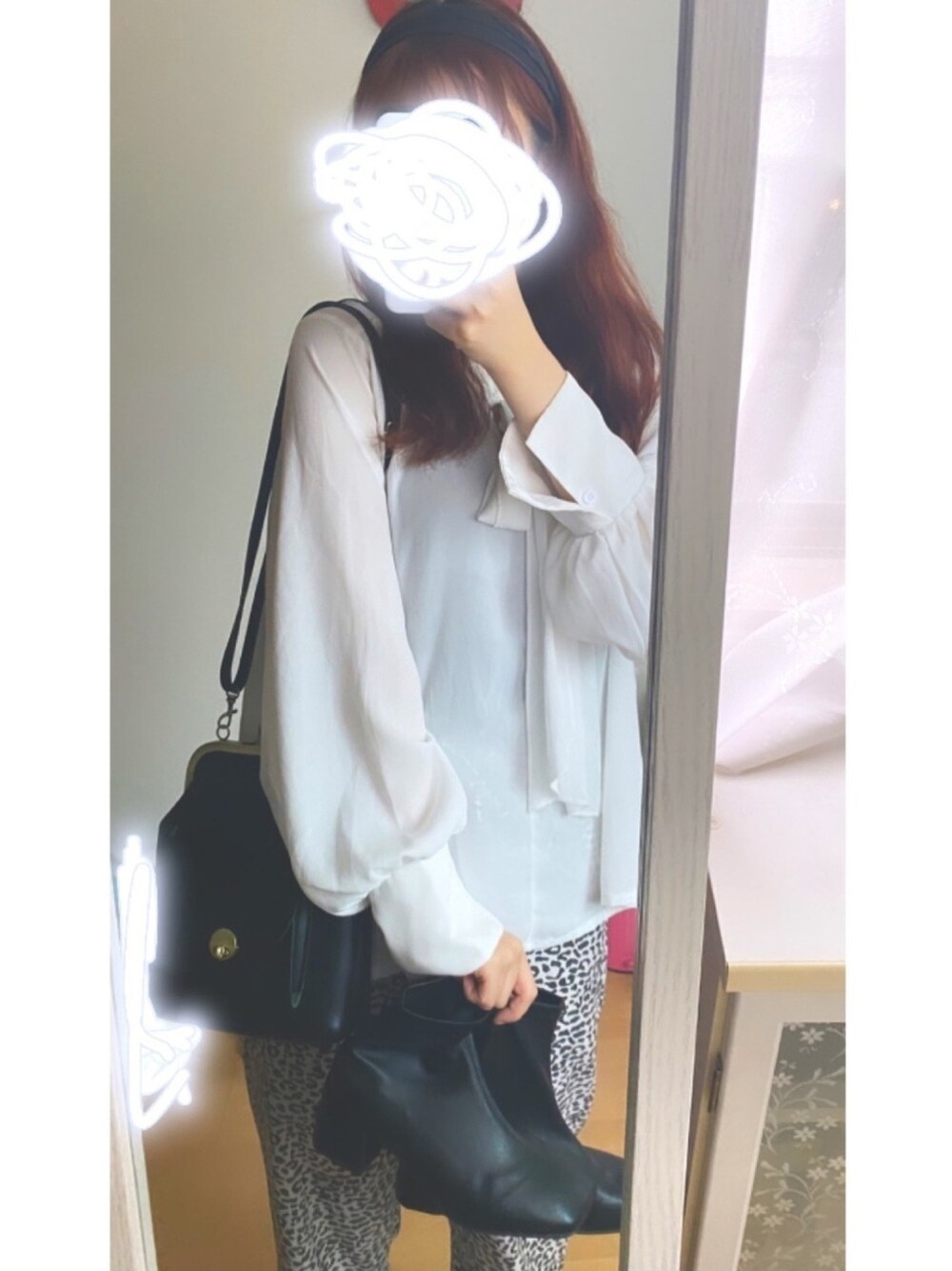 「ゆるコーデ、楽チンコーデ、春夏コーデ、韓国ファッション、ブラウス×パンツ、お値段以上ニトリ、赤毛、プチプラコーデ、アニマル柄」｜「GRLのボリュームスリーブボウタイブラウス（シャツ/ブラウス、ホワイト系）」を使った、ohiruneさん（レディース・163cm）の春コーディネートの1枚目の写真
