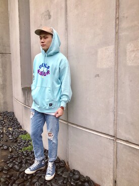 「blue」｜「アイテム（パーカー）」を使った、Ethan Liaoさん（メンズ・180cm）の冬コーディネート