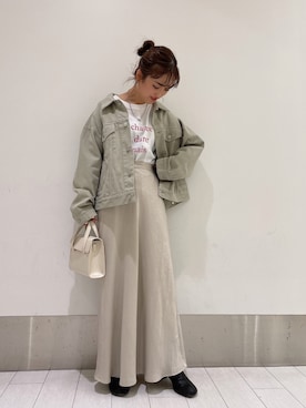 「アイテム（デニムジャケット、グリーン系）」を使った、anyuさん（レディース・150cm）の春コーディネート