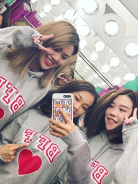 「MONKI（モンキ）のアイテム（パーカー）」を使った、Rebecca さん（レディース・155cm）の秋コーディネート