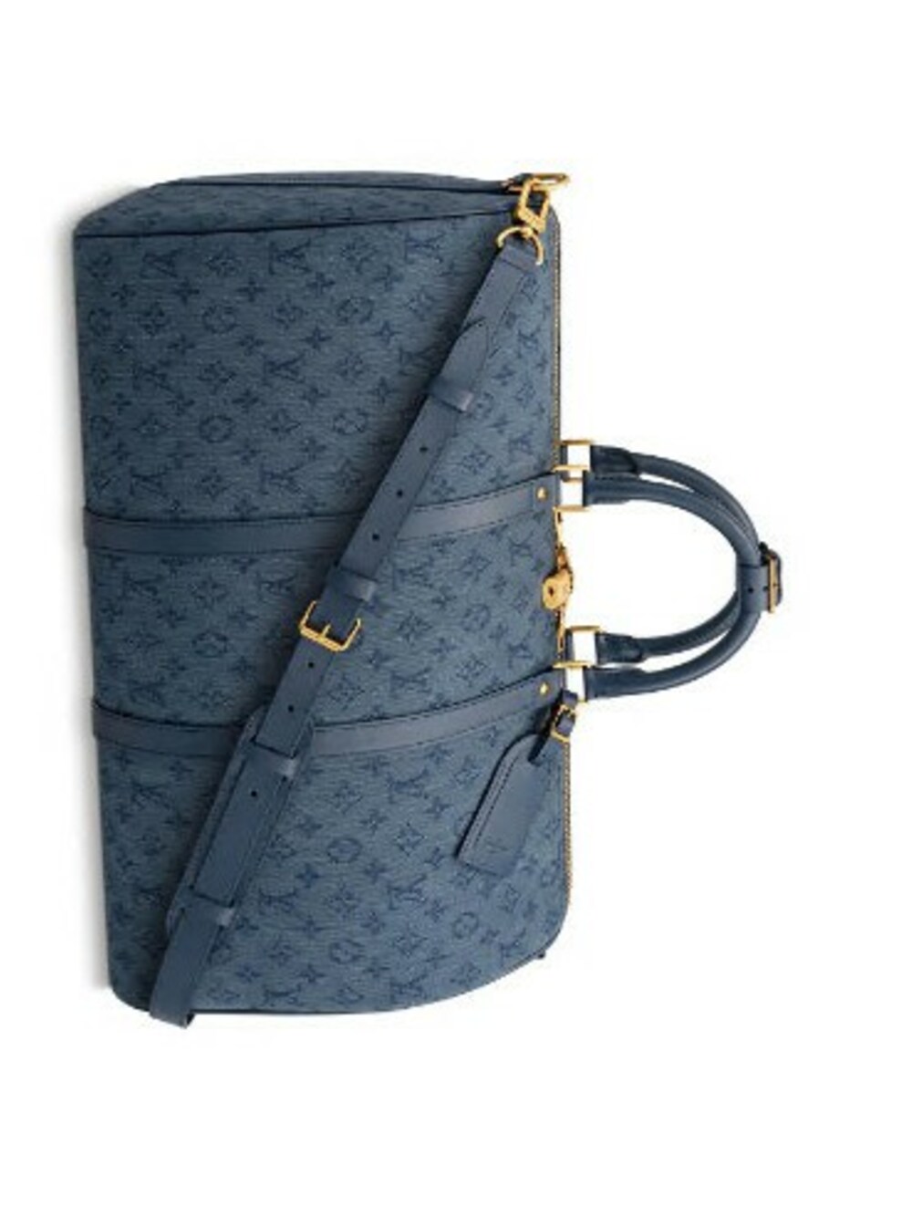 ブラック系のボストンバッグを着用したメンズの春コーディネートの1枚目の写真