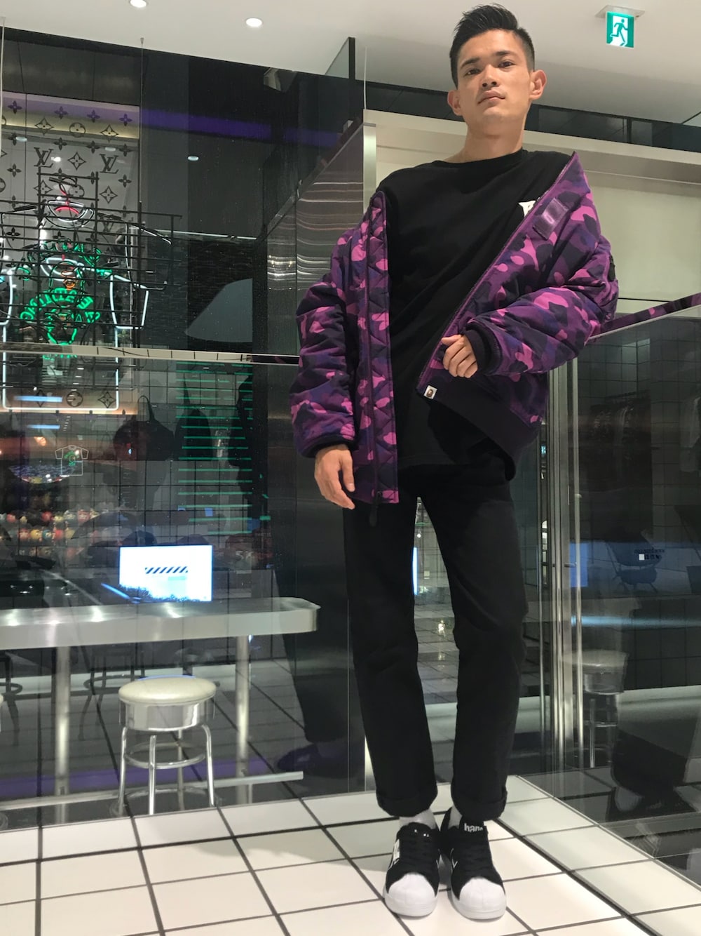 児玉 洋介さんの「SIDE SLIT LAYERED  OVER SIZED L/S TEE M（A BATHING APE）」を使ったコーディネート