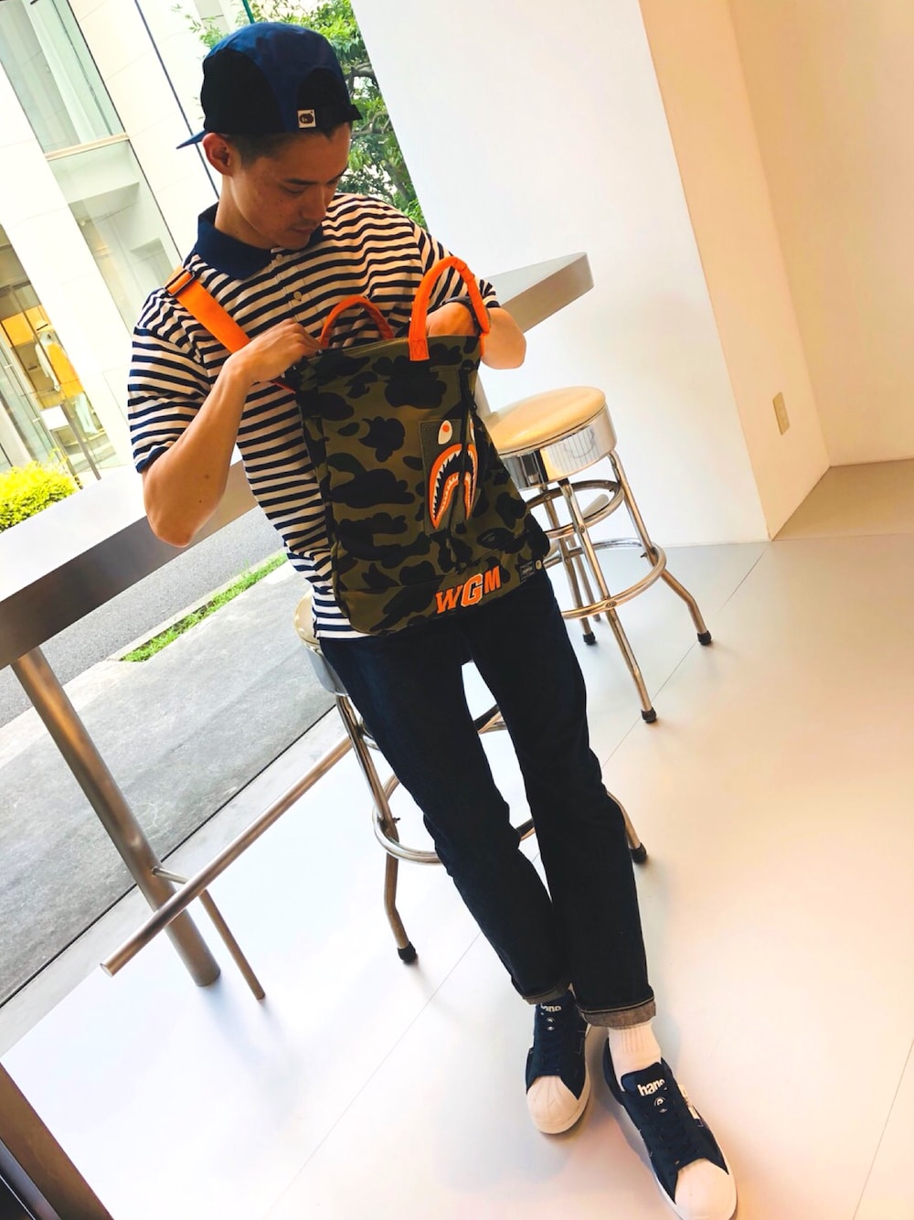 「オトナカジュアル、夏、スニーカーコーデ、キャップ、ネイビー、PORTER、Bape、abathingape、ポロシャツ、迷彩」｜「A BATHING APEの2008 TYPE-05 DENIM PANTS M（デニムパンツ、ブルー系）」を使った、児玉 洋介さん（メンズ・176cm）の夏コーディネートの1枚目の写真