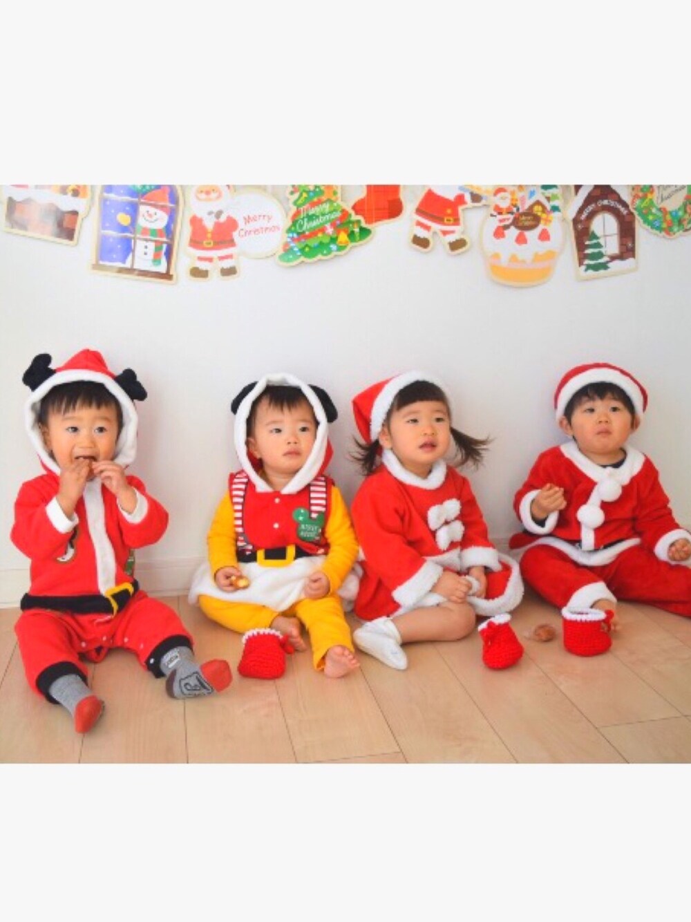 「クリスマス、サンタクロース、チビサンタ、メリークリスマス、キッズ、冬、パーティースタイル、クリスマスコーデ、1歳」｜「メリークリスマス❤のアイテム（その他、その他）」を使った、uka🤎 さん（キッズ・80cm）の冬コーディネートの1枚目の写真