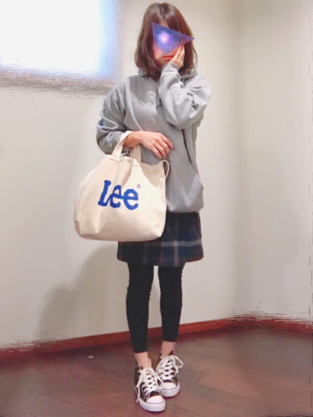 「オトナカジュアル、プチプラ、パーカー、チェックスカート、スニーカー、UNIQLO」｜「RAGEBLUEの裏起毛カラードロッププルオーバーパーカ/770719（パーカー、グレー系）」を使った、みさPさん（レディース・153cm）の冬コーディネートの1枚目の写真