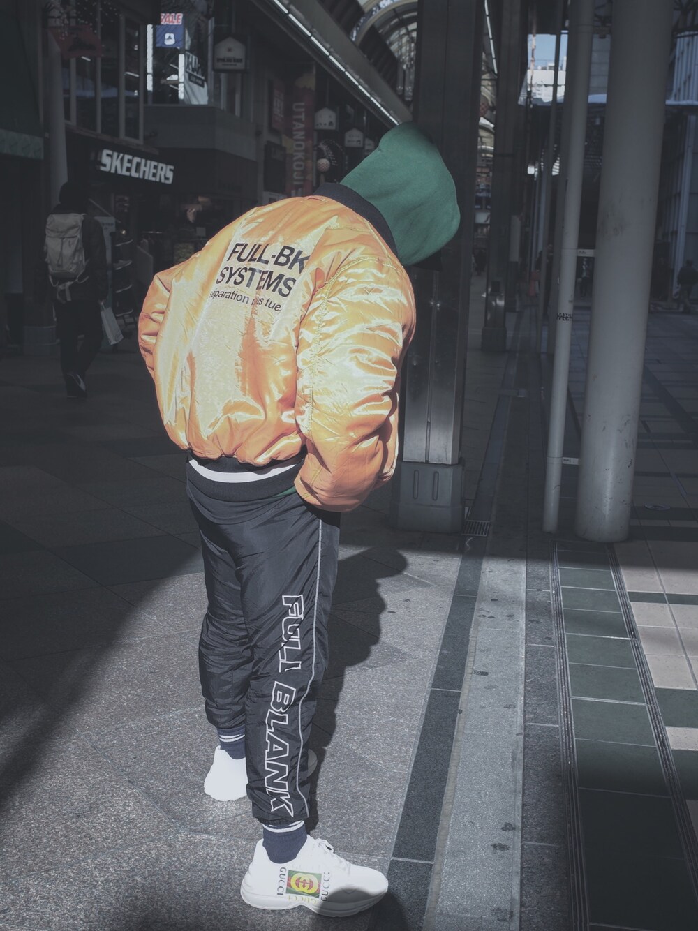 「ビッグシルエット、FULLBK、sneakers、fashion、instagram、GUCCI、street」｜「FULL-BKのアイテム（その他パンツ、ブラック系）」を使った、sparklingdaikiさん（メンズ・170cm）の冬コーディネートの1枚目の写真